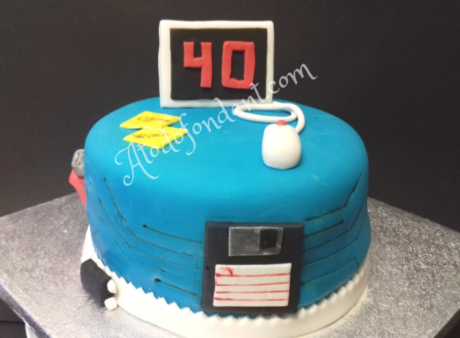 TARTA EN FONDANT PARA INFORMÁTICO