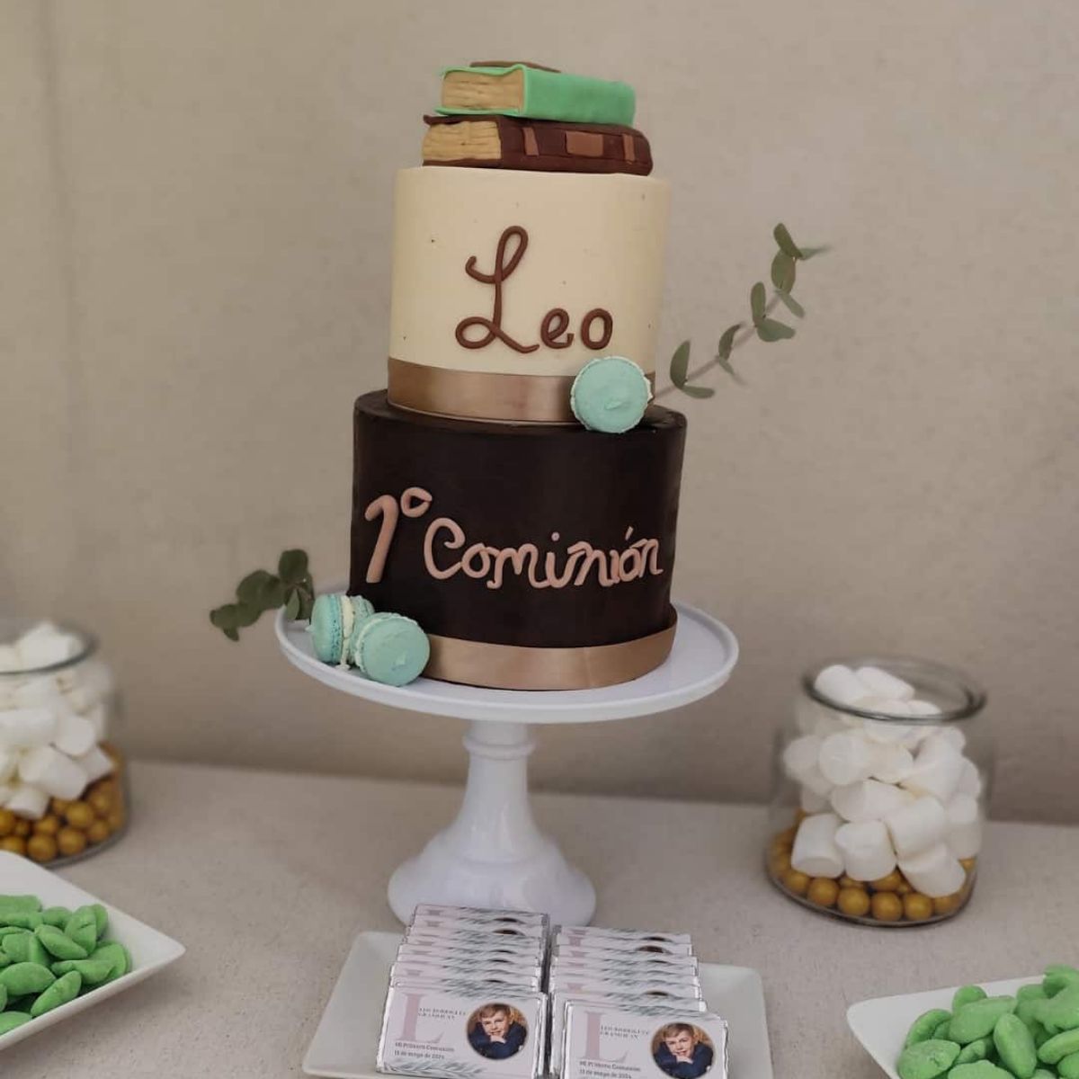 Tarta y chocolatinas personalizadas